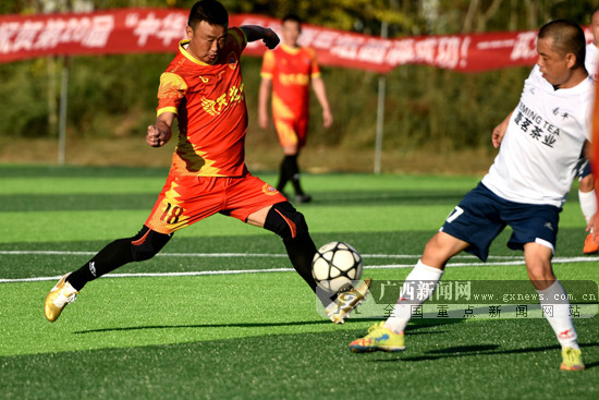 第28届＂中华杯＂足球赛E组战罢 桂林天龙全胜捧杯
