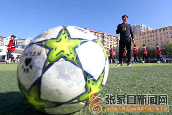 优质足球课放飞少年绿茵梦