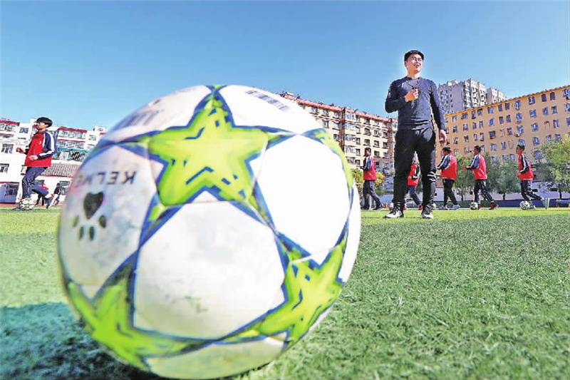 张家口：优质足球课放飞少年绿茵梦